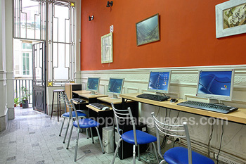 Sala de ordenadores de la escuela