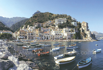 Salerno descansa en la bella costa amalfitana