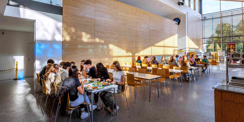 La hora del almuerzo en la escuela