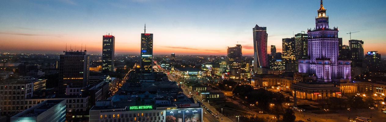 Varsovia la capital de Polonia por la noche